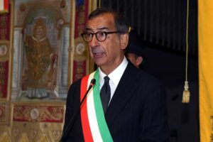 Sala dà i numeri pure sui femminicidi per nascondere i veri mali di Milano