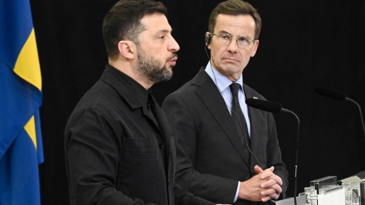 Zelensky ora ragiona: «Congelare la linea del fronte, ma senza cedere i territori»