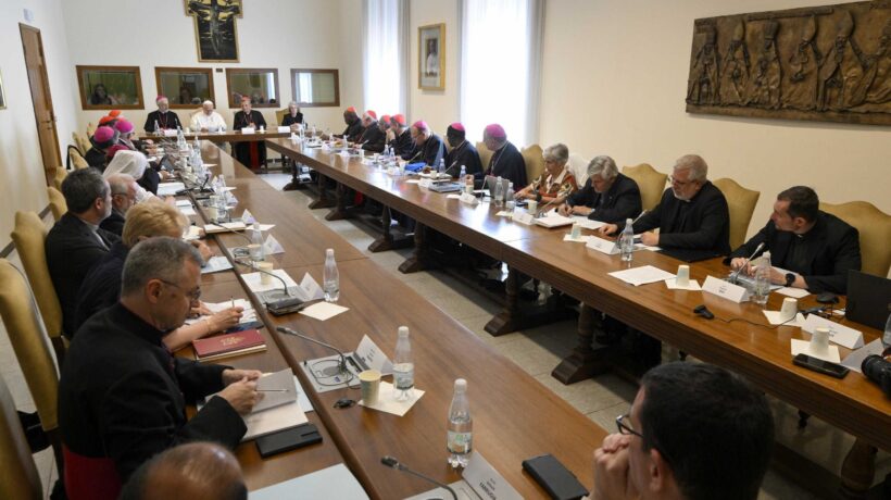 Oggi i vescovi al voto sul documento pro Lgbt che sfida Leone XIV