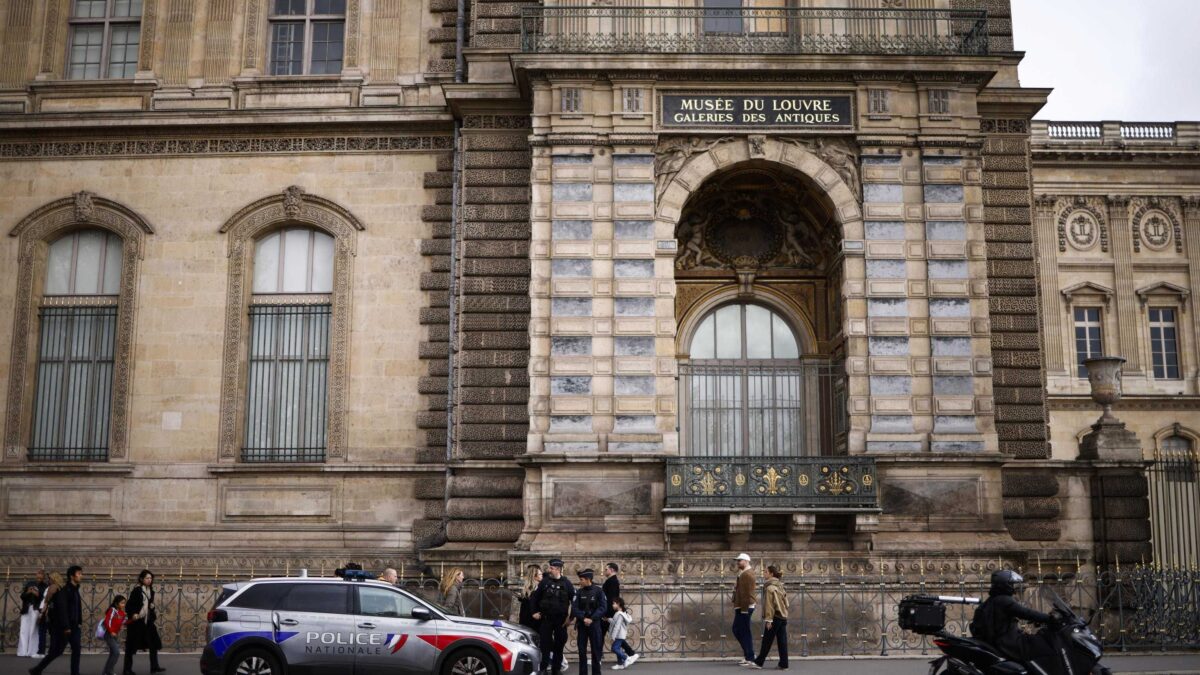 Due arrestati per il furto al Louvre. Fuggivano verso Algeria e Mali