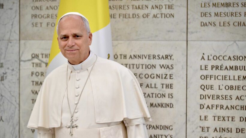I santi del Papa scomodano Maduro