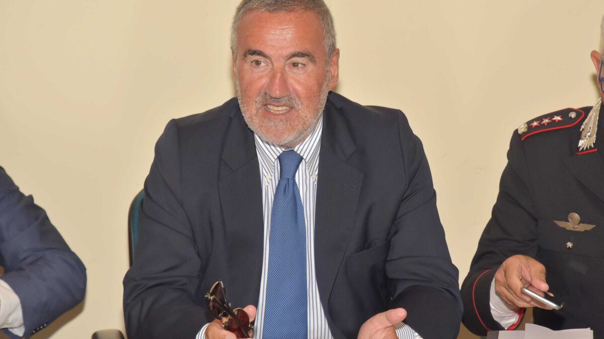 Il metodo «Squadretta» con i politici. «Soffiate e blitz per dettare legge»