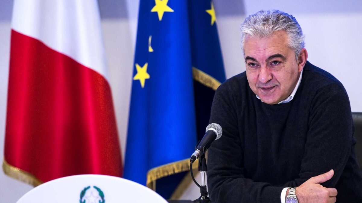 M5s e Pd provano a mettere il bavaglio sulle mascherine tarocche di Arcuri