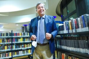 Anche di fronte a morti e sentenze Burioni nega gli effetti avversi