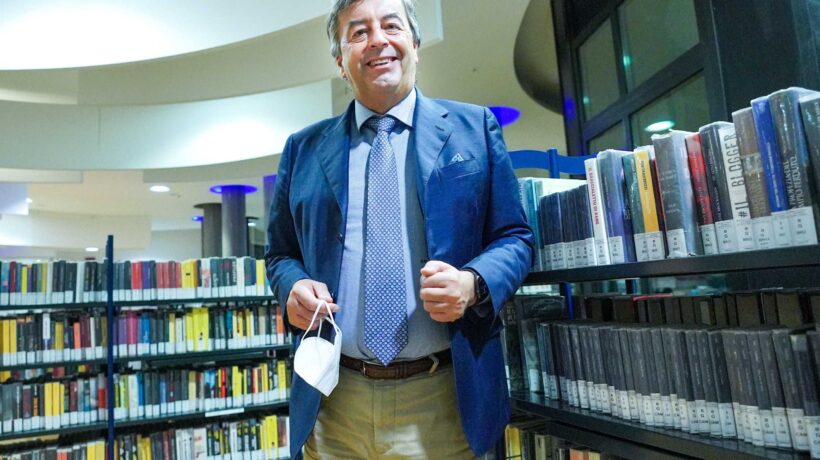 Anche di fronte a morti e sentenze Burioni nega gli effetti avversi