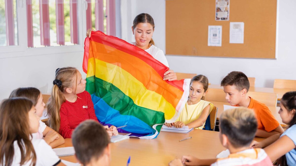 Piangono per lo stop ai corsi gender ma il lutto vero è per i fondi saltati