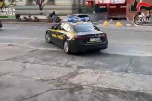 Torino: scoperti 5 siti di produzione di sigarette di contrabbando