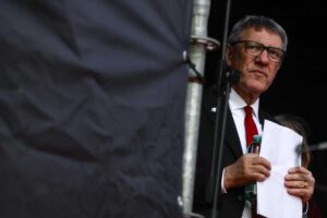 Landini ridotto a rincorrere l’Usb nella gara agli scioperi sulla manovra