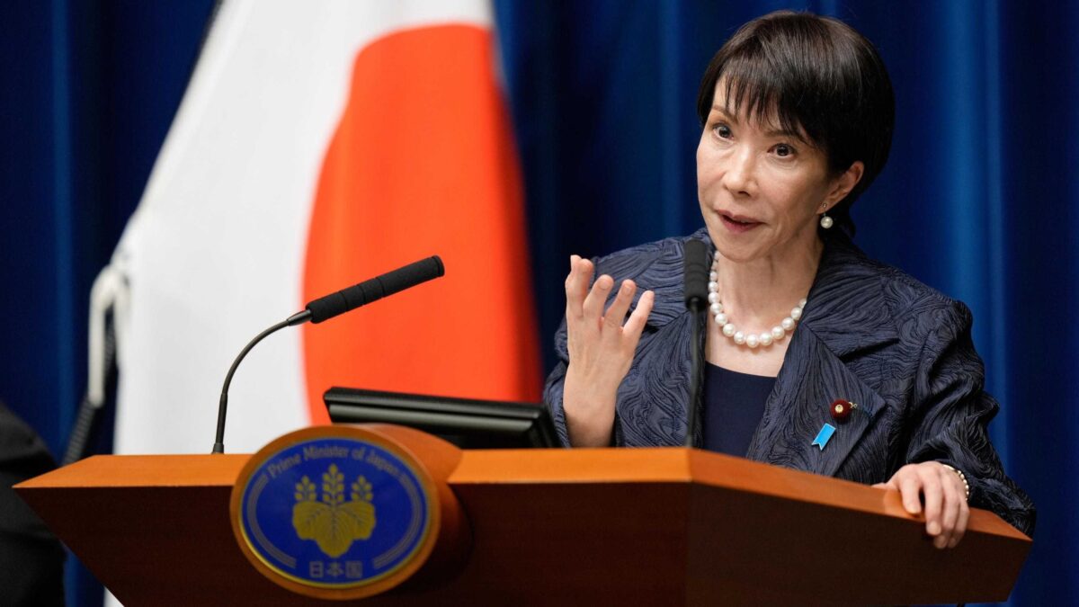Un falco anti Cina vicino a The Donald: Tokyo sceglie il suo primo premier donna