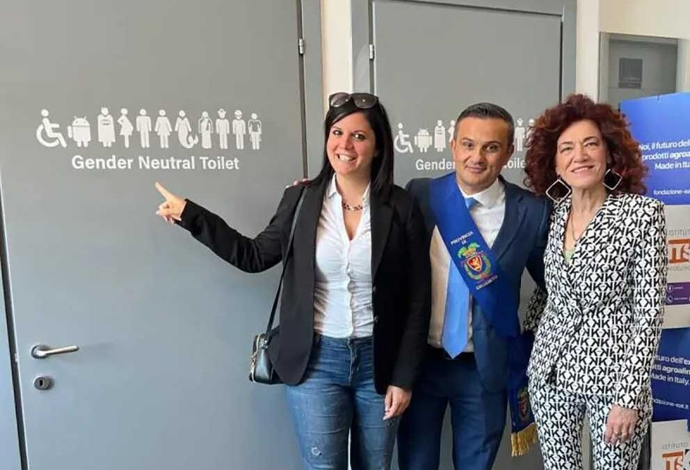 Mandano i disabili al bagno woke con Batman