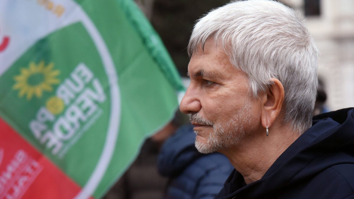 Vendola e le sue risate sui tumori prescritti nel processo all’Ilva